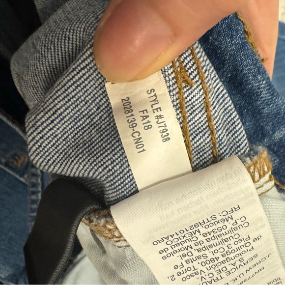 Madewell | Women’s Straight Leg Blue Distressed Jeans - Picture 8 of 9